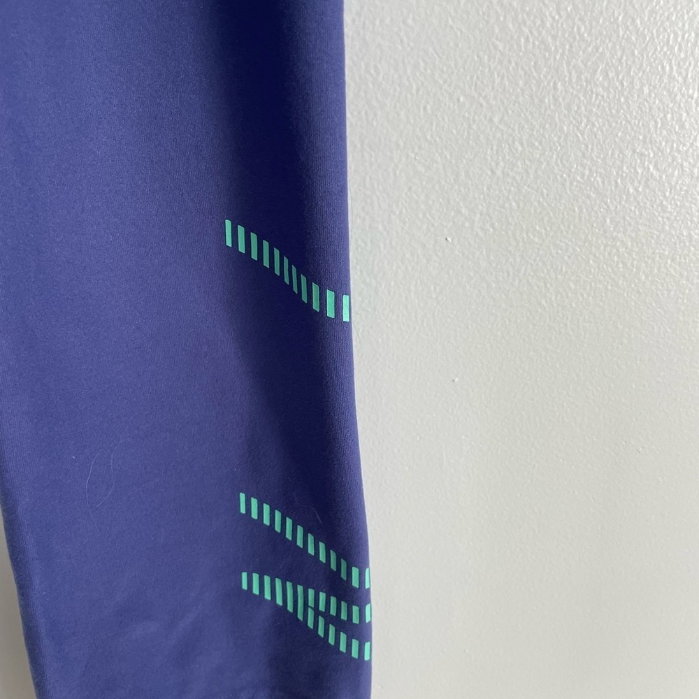 Nike Dri Fit women’s size medium Periwinkle Capri workout legging - Picture 3 of 4